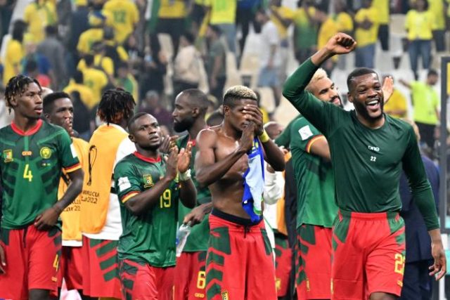 Timnas Kamerun saat melakukan selebrasi merayakan kemenangan mereka ketika melawan Brasil.